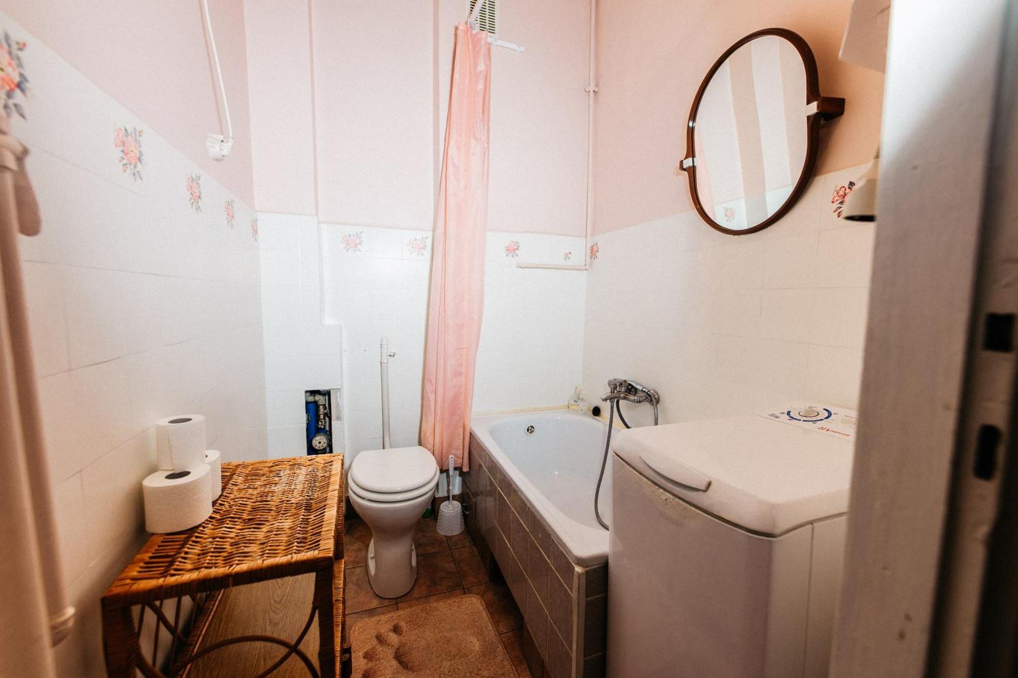 Feel The Old Socialist Style Apartment Krakow Bagian luar foto